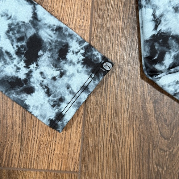 Onzie Grey Black 24” Leggings XS Athleisure Yoga Luxury Quick Dry High Waist - Picture 4 of 6